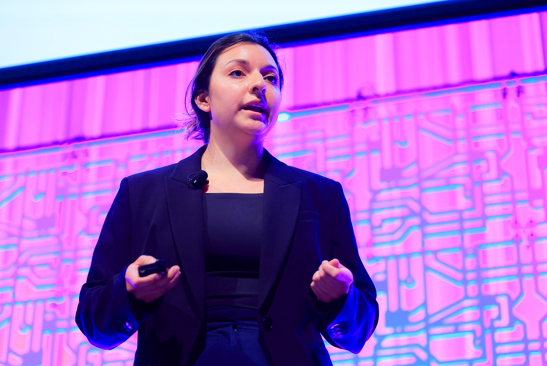 Photon Queue pitches their startup at Grainger Engineering Tech Startup Challenge in Chicago